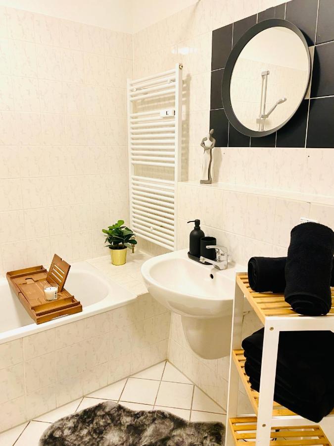 Saniertes Studio - Elisa - Mit Balkon, Wlan, Smart-Tv & Kueche In City-Naehe Erfurt Zewnętrze zdjęcie